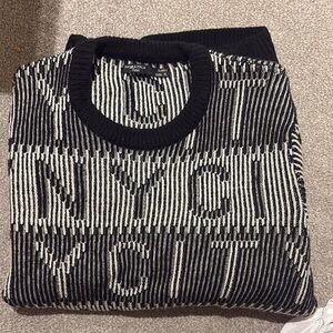 Zara Black and White Crewneck Sweater with Geometric Pattern